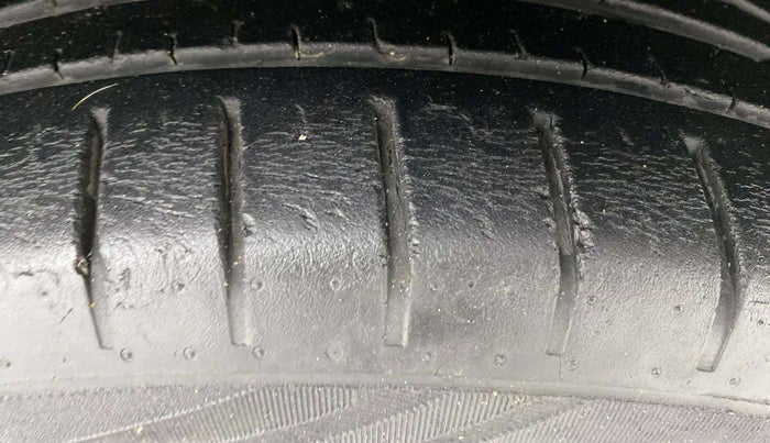 2020 Maruti Baleno ZETA PETROL 1.2, Petrol, Manual, 34,169 km, Right Front Tyre Tread