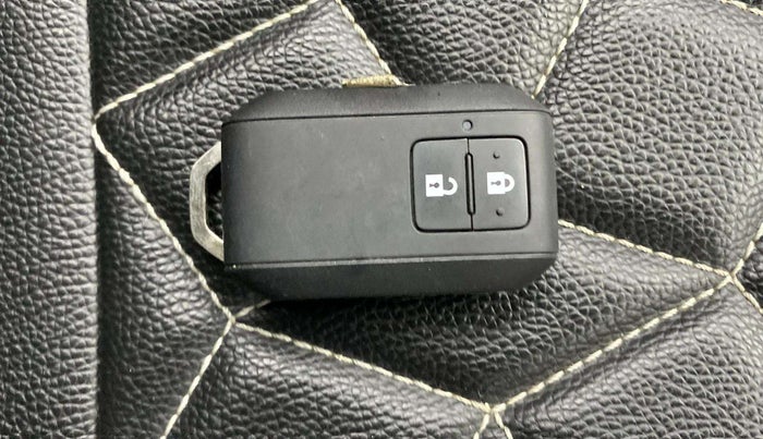 2020 Maruti Baleno ZETA PETROL 1.2, Petrol, Manual, 34,169 km, Key Close Up
