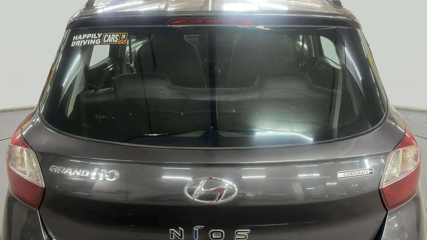 2022 Hyundai GRAND I10 NIOS MAGNA CORPORATE EDITION 1.2 KAPPA VTVT, Petrol, Manual, 16,408 km, Rear Windshield