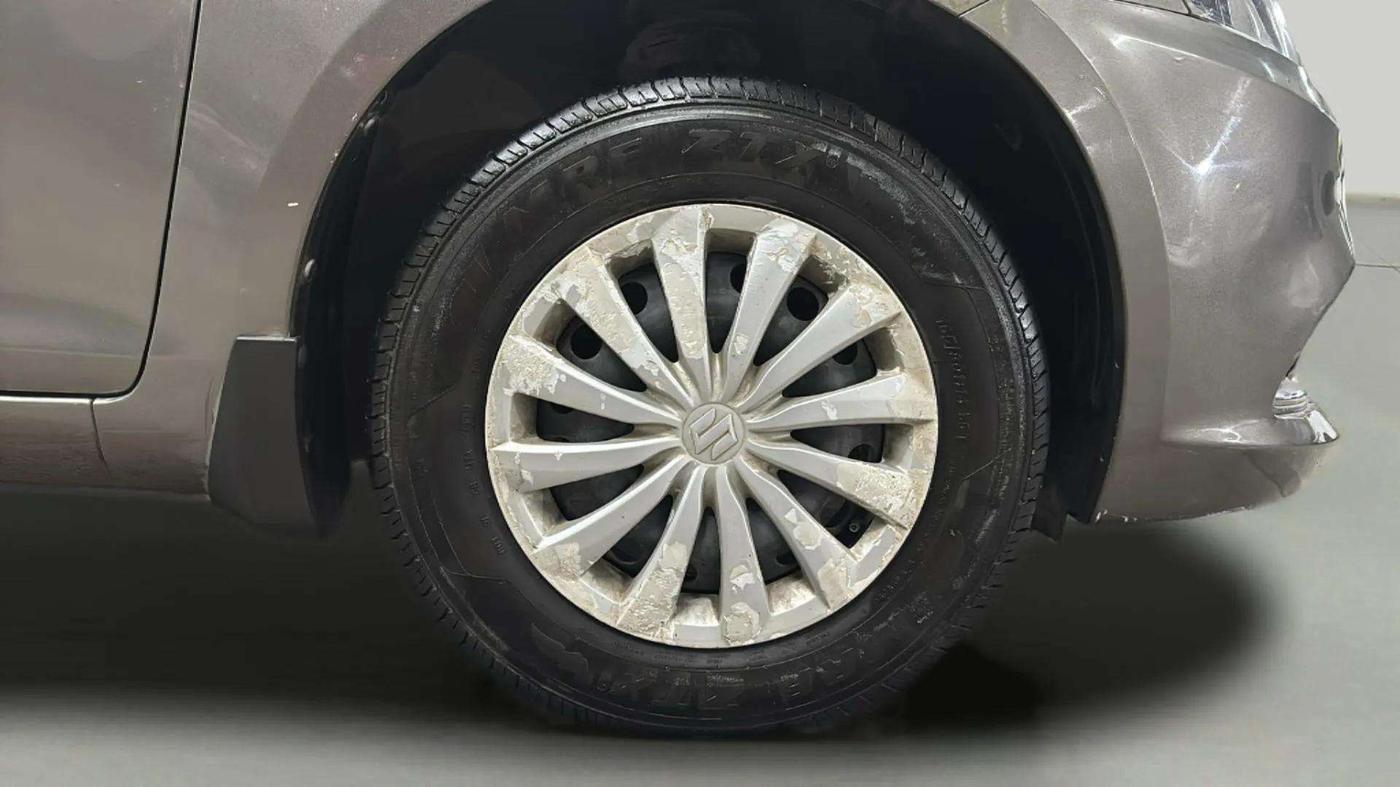 2015 Maruti Swift Dzire VXI, Petrol, Manual, 82,374 km, Right Front Wheel