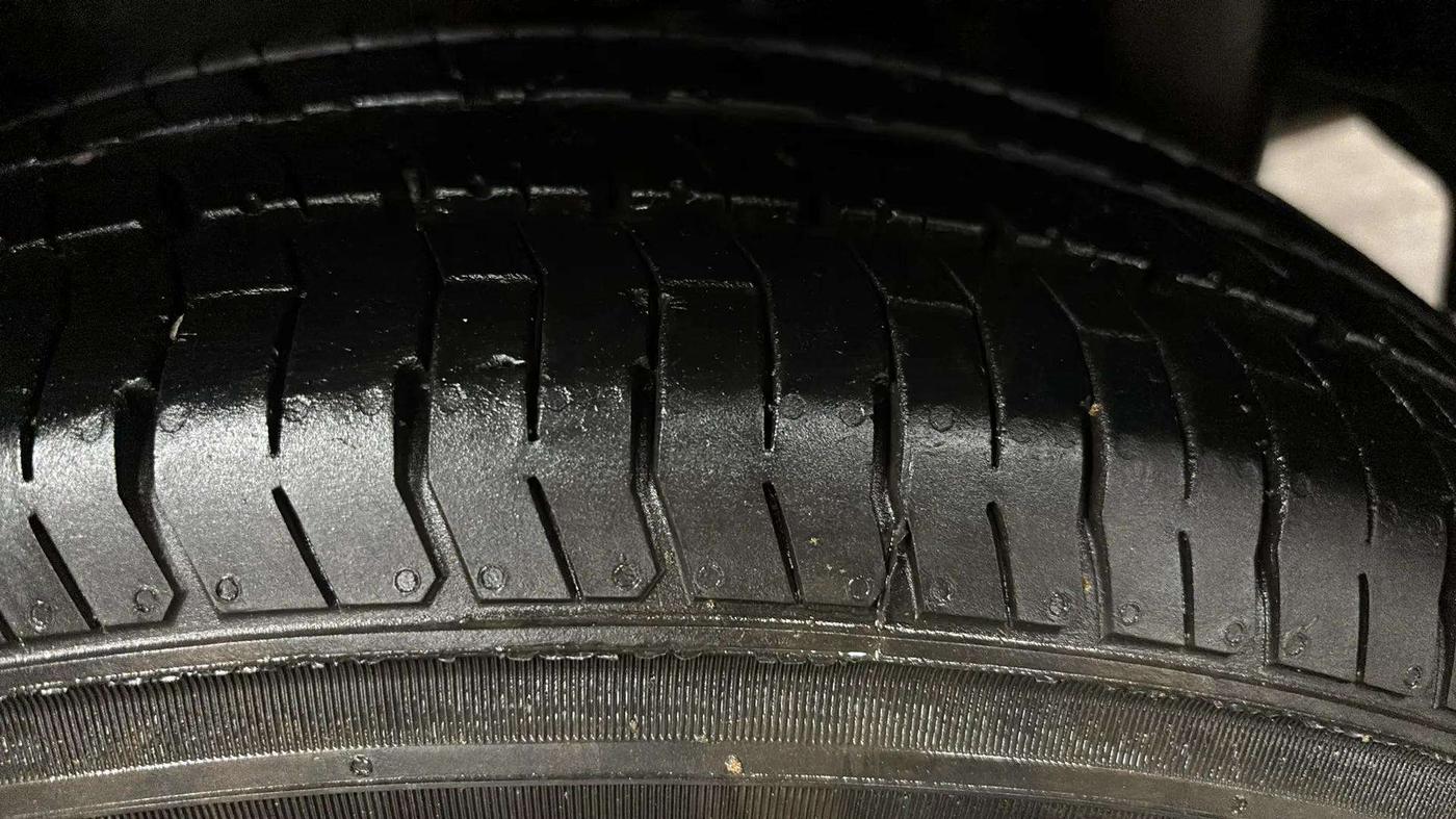 2015 Maruti Swift Dzire VXI, Petrol, Manual, 82,374 km, Left Rear Tyre Tread