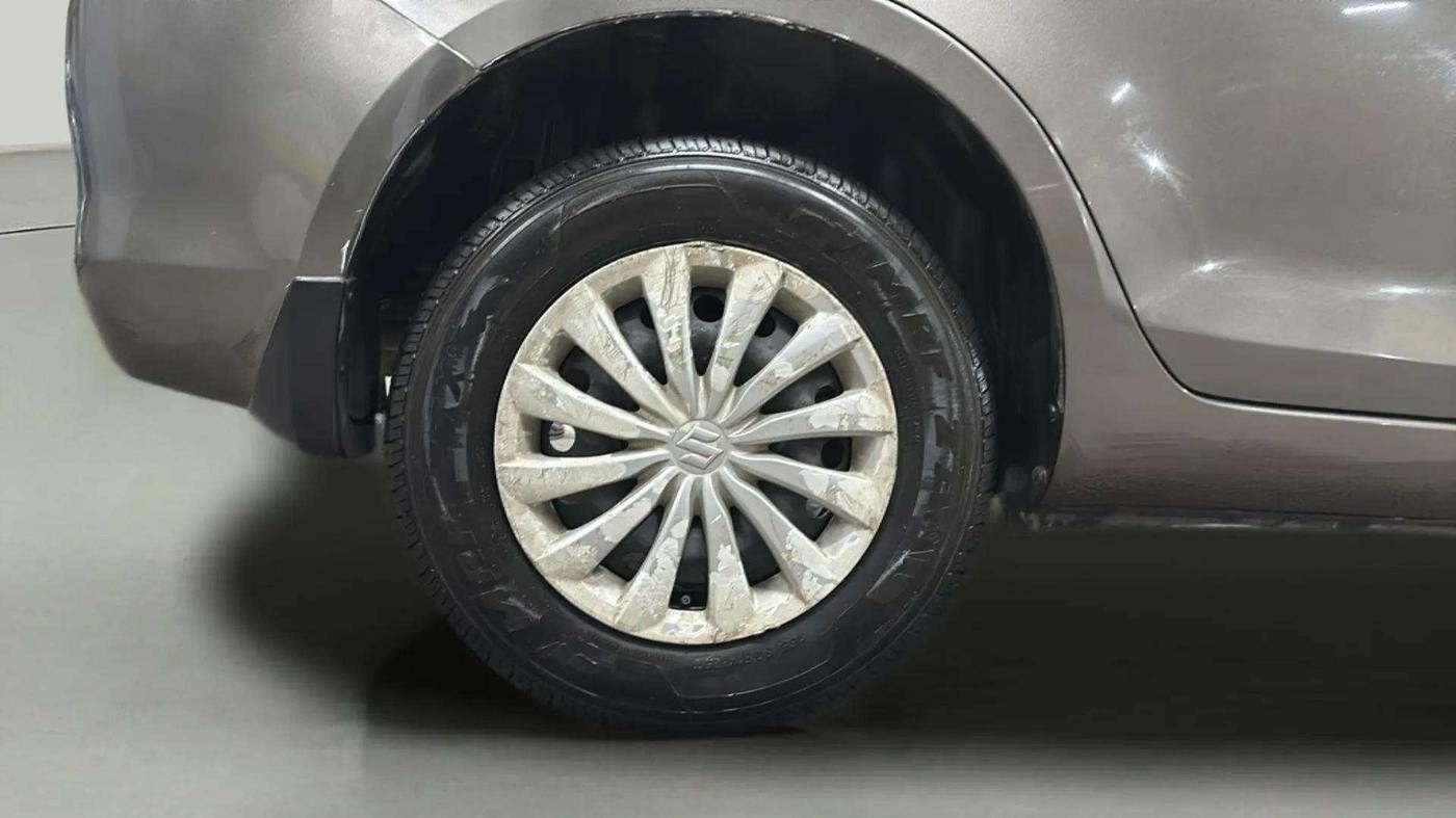 2015 Maruti Swift Dzire VXI, Petrol, Manual, 82,374 km, Right Rear Wheel
