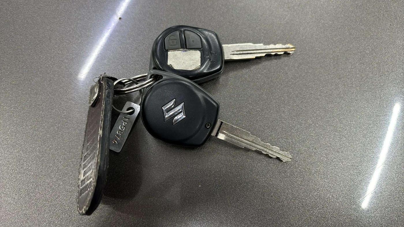 2015 Maruti Swift Dzire VXI, Petrol, Manual, 82,374 km, Key Close Up