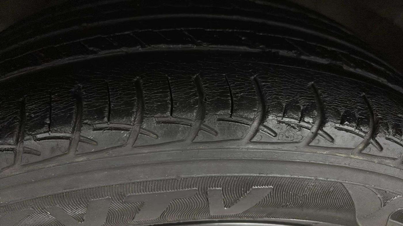 2019 Hyundai Elite i20 SPORTZ PLUS 1.2, Petrol, Manual, 29,838 km, Left Front Tyre Tread