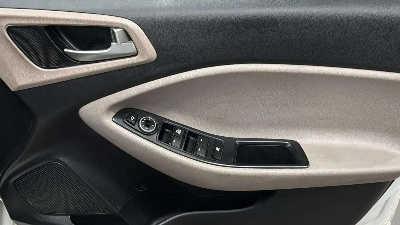 2019 Hyundai Elite i20 SPORTZ PLUS 1.2, Petrol, Manual, 29,838 km, Driver Side Door Panels Control