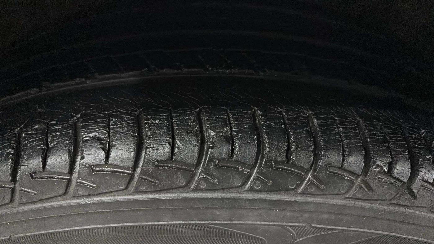 2019 Hyundai Elite i20 SPORTZ PLUS 1.2, Petrol, Manual, 29,838 km, Right Front Tyre Tread