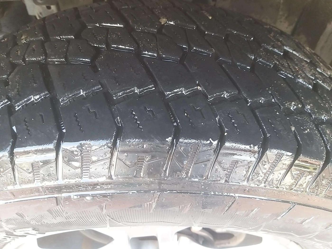 2023 Mahindra Thar LX HARD TOP 4WD MT, Diesel, Manual, 20,111 km, Left Front Tyre Tread
