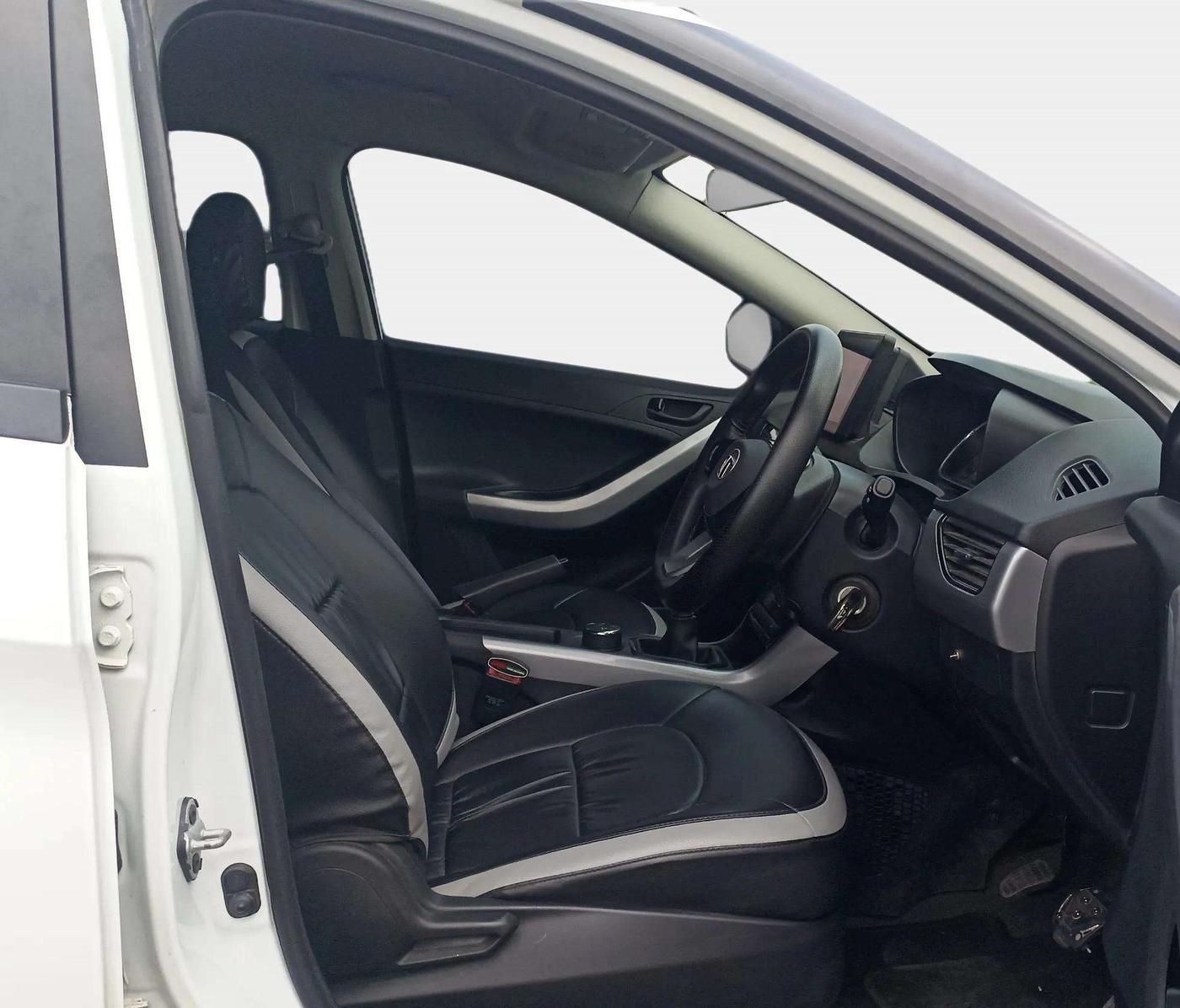 2022 Tata NEXON XM DIESEL, Diesel, Manual, 27,912 km, Right Side Front Door Cabin