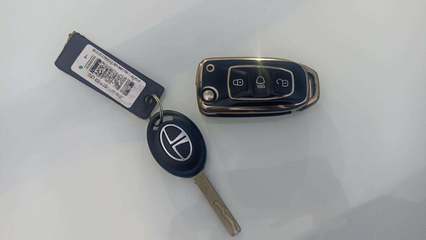 2022 Tata NEXON XM DIESEL, Diesel, Manual, 27,912 km, Key Close Up