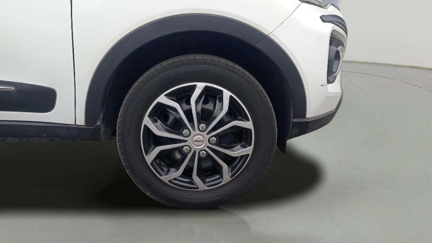 2022 Tata NEXON XM DIESEL, Diesel, Manual, 27,912 km, Right Front Wheel