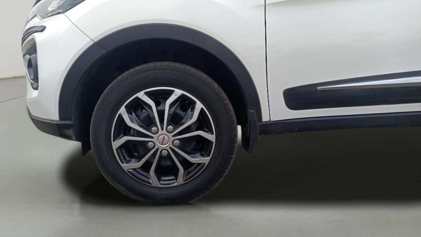 2022 Tata NEXON XM DIESEL, Diesel, Manual, 27,912 km, Left Front Wheel