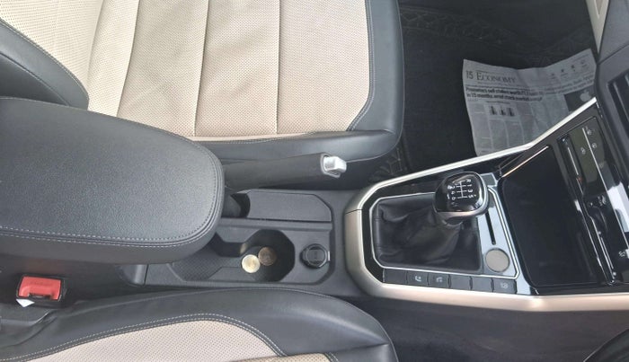 2022 Volkswagen VIRTUS TOPLINE TSI 1.0 MT, Petrol, Manual, 35,162 km, Gear Lever