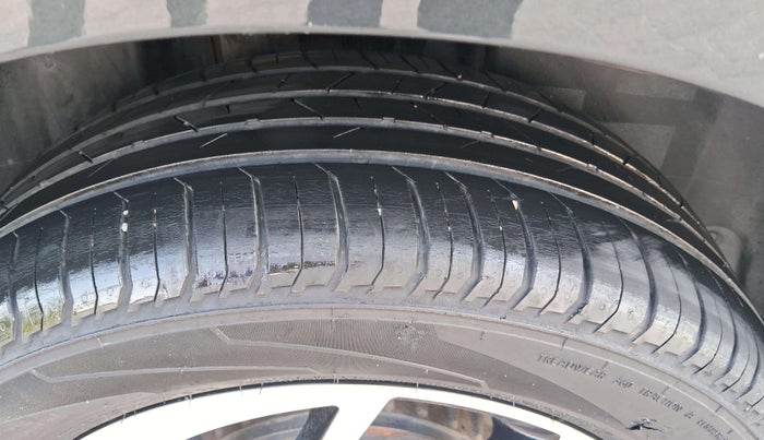 2022 Volkswagen VIRTUS TOPLINE TSI 1.0 MT, Petrol, Manual, 35,162 km, Left Rear Tyre Tread
