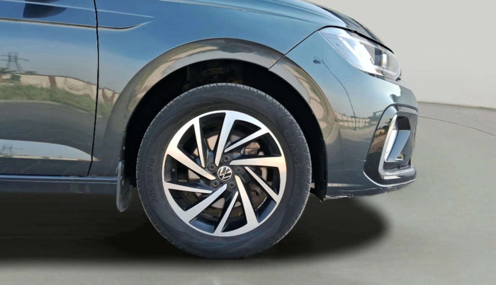 2022 Volkswagen VIRTUS TOPLINE TSI 1.0 MT, Petrol, Manual, 35,162 km, Right Front Wheel
