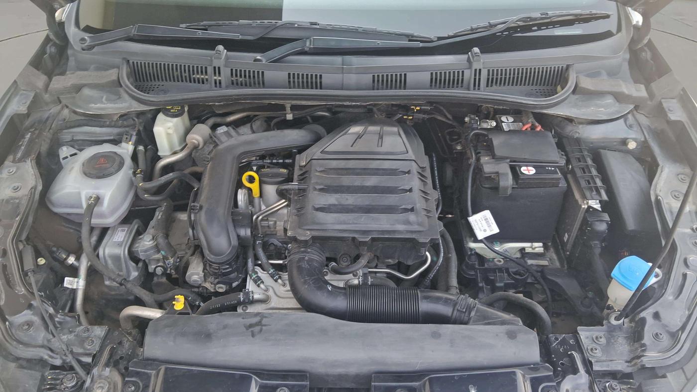 2022 Volkswagen VIRTUS TOPLINE TSI 1.0 MT, Petrol, Manual, 35,162 km, Open Bonet