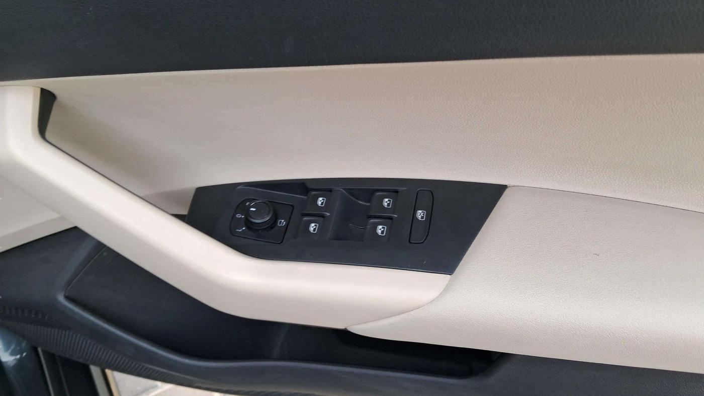 2022 Volkswagen VIRTUS TOPLINE TSI 1.0 MT, Petrol, Manual, 35,162 km, Driver Side Door Panels Control