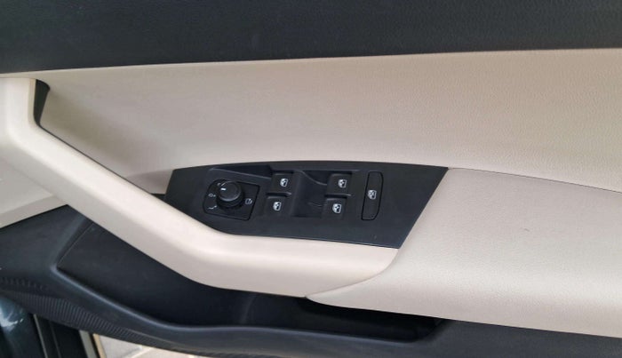 2022 Volkswagen VIRTUS TOPLINE TSI 1.0 MT, Petrol, Manual, 35,162 km, Driver Side Door Panels Control