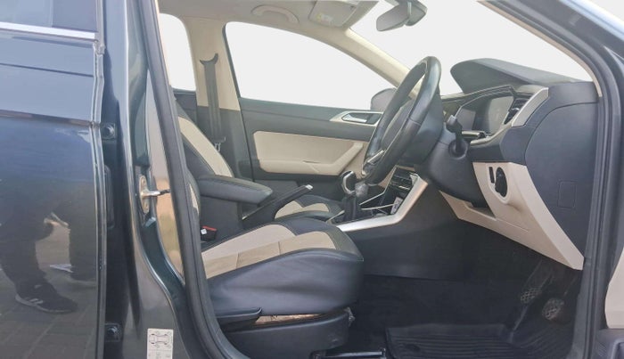 2022 Volkswagen VIRTUS TOPLINE TSI 1.0 MT, Petrol, Manual, 35,162 km, Right Side Front Door Cabin