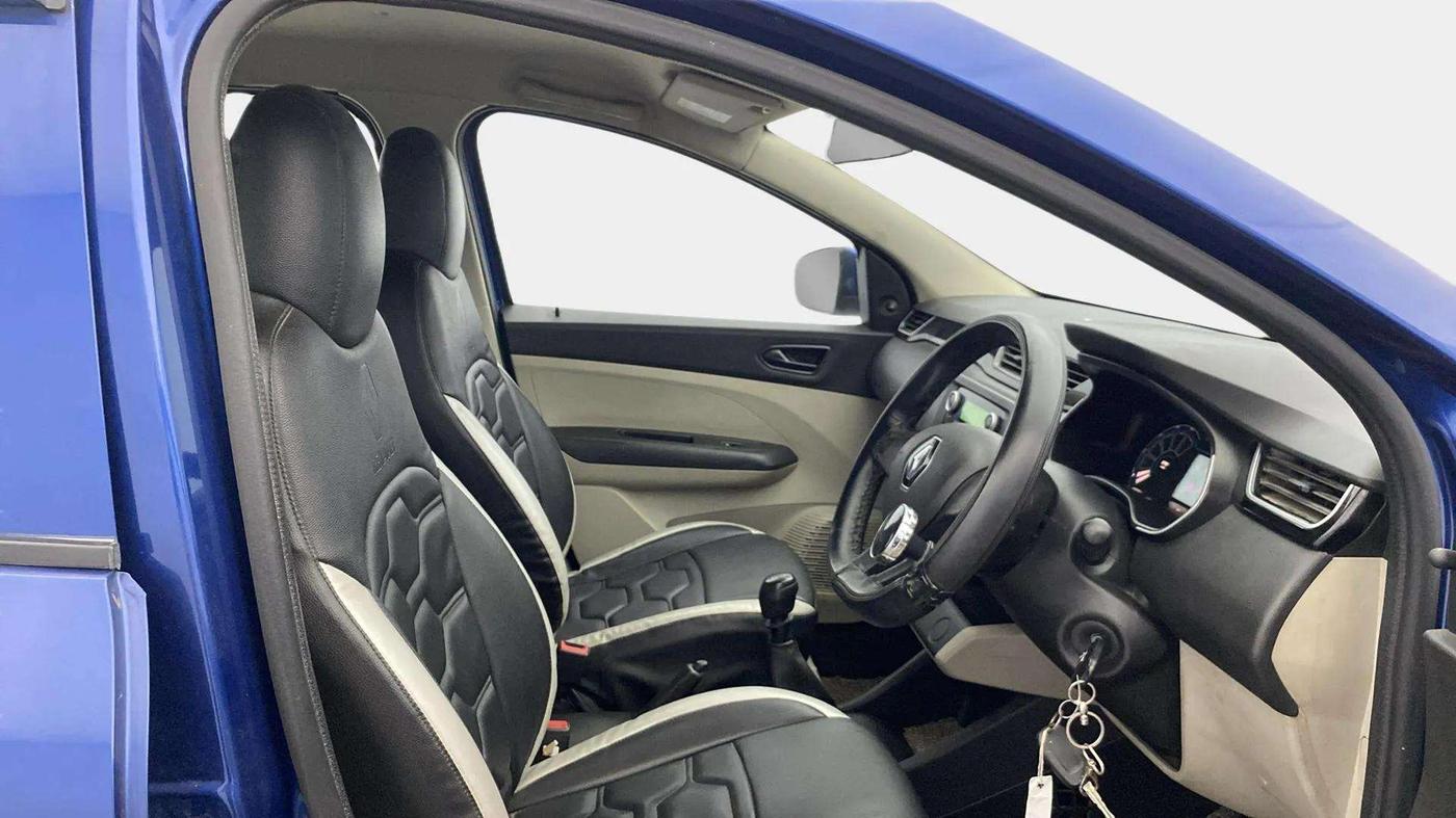 2021 Renault TRIBER RXL MT, Petrol, Manual, 31,011 km, Right Side Front Door Cabin