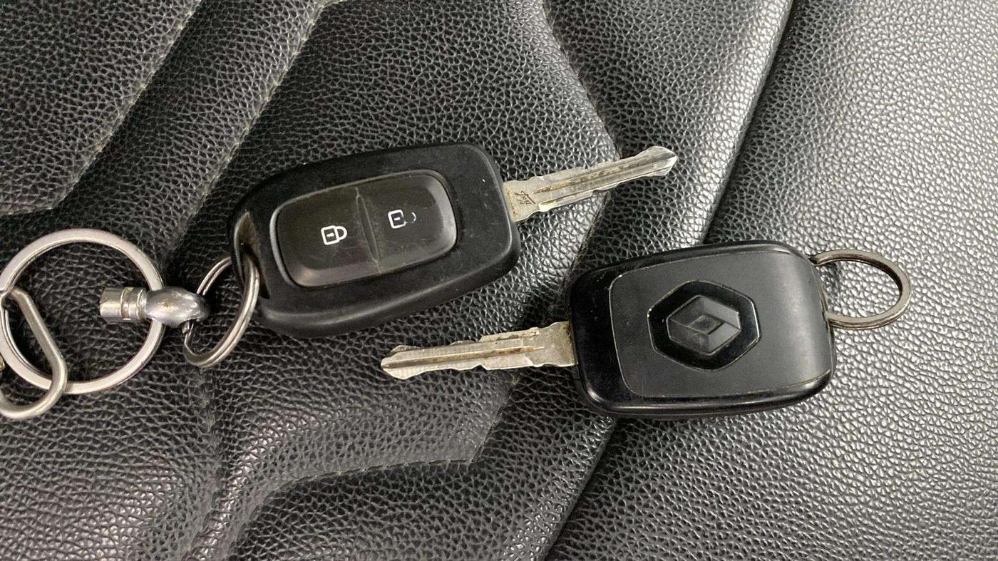2021 Renault TRIBER RXL MT, Petrol, Manual, 31,011 km, Key Close Up