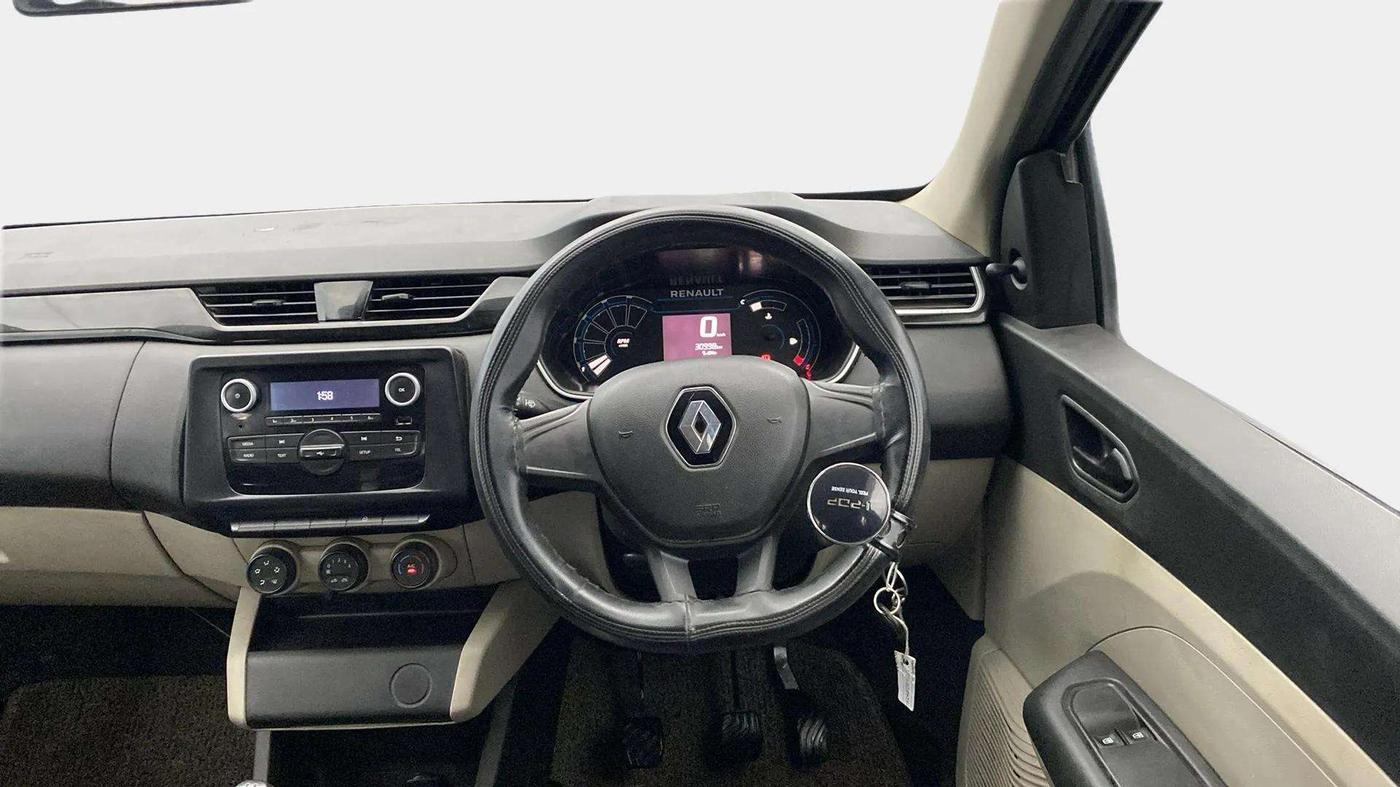 2021 Renault TRIBER RXL MT, Petrol, Manual, 31,011 km, Steering Wheel Close Up