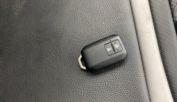 2023 Maruti Swift ZXI PLUS DUAL TONE, Petrol, Manual, 42,218 km, Key Close Up