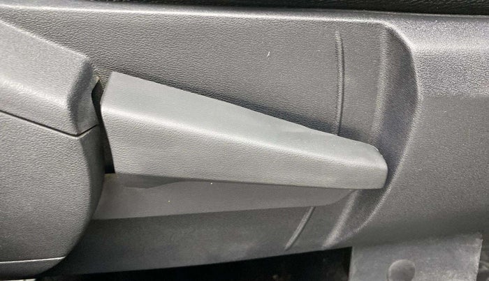 2021 Nissan MAGNITE XV PREMIUM TURBO CVT DUAL TONE, Petrol, Automatic, 20,842 km, Driver Side Adjustment Panel