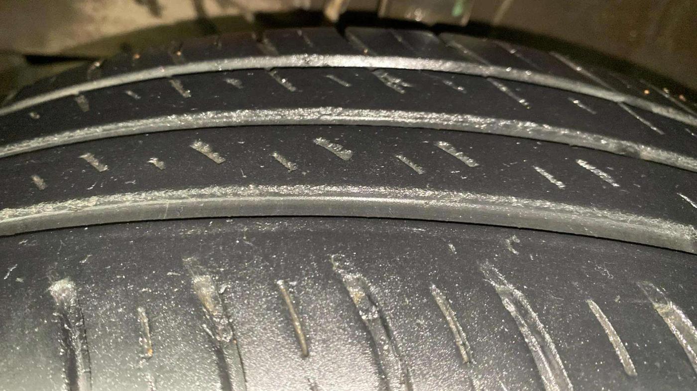 2022 Maruti Swift VXI, Petrol, Manual, 72,370 km, Left Front Tyre Tread