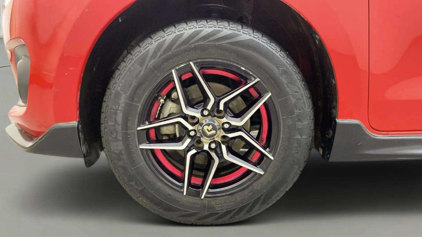2022 Maruti Swift VXI, Petrol, Manual, 72,370 km, Left Front Wheel
