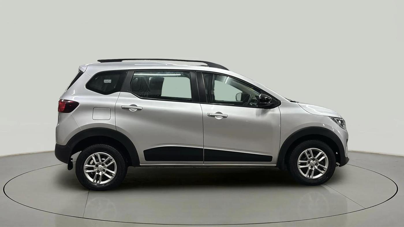 2022 Renault TRIBER RXT, Petrol, Manual, 23,620 km, Right Side View