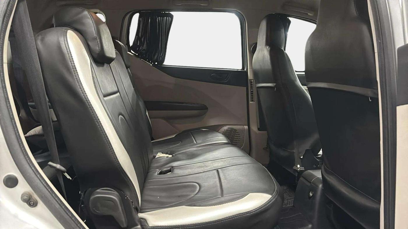 2022 Renault TRIBER RXT, Petrol, Manual, 23,620 km, Right Side Rear Door Cabin