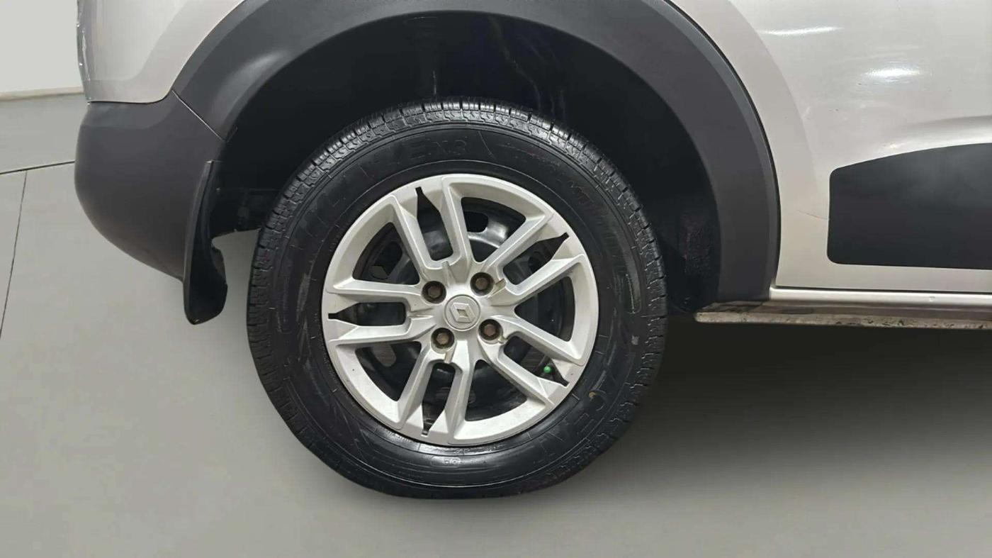 2022 Renault TRIBER RXT, Petrol, Manual, 23,620 km, Right Rear Wheel
