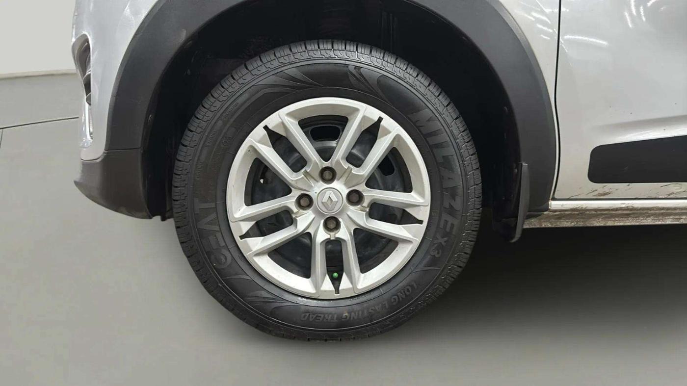 2022 Renault TRIBER RXT, Petrol, Manual, 23,620 km, Left Front Wheel