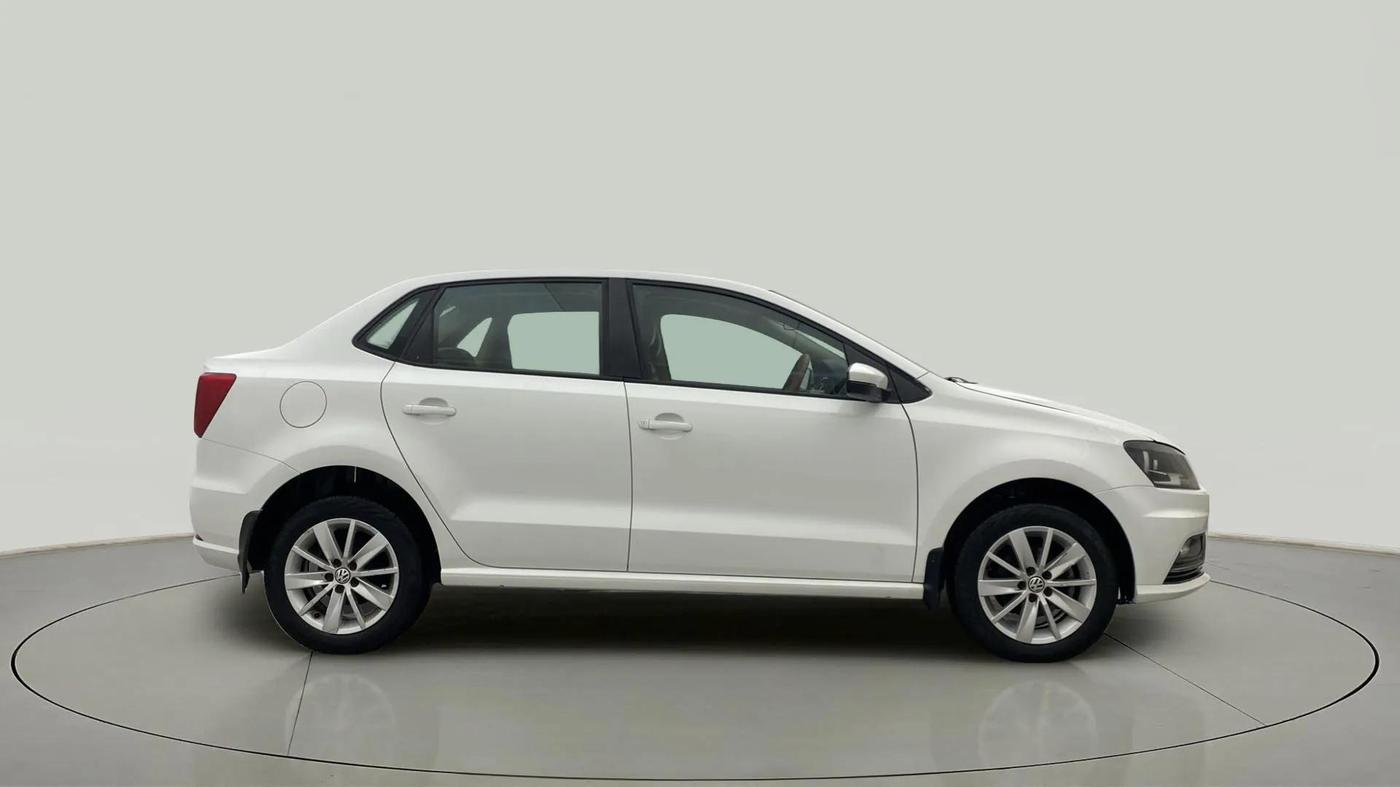 2016 Volkswagen Ameo HIGHLINE1.2L, Petrol, Manual, 59,575 km, Right Side View