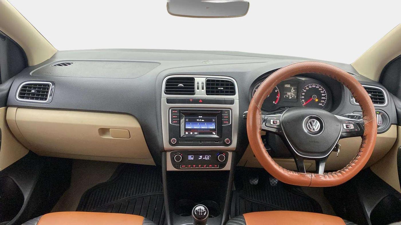 2016 Volkswagen Ameo HIGHLINE1.2L, Petrol, Manual, 59,575 km, Dashboard