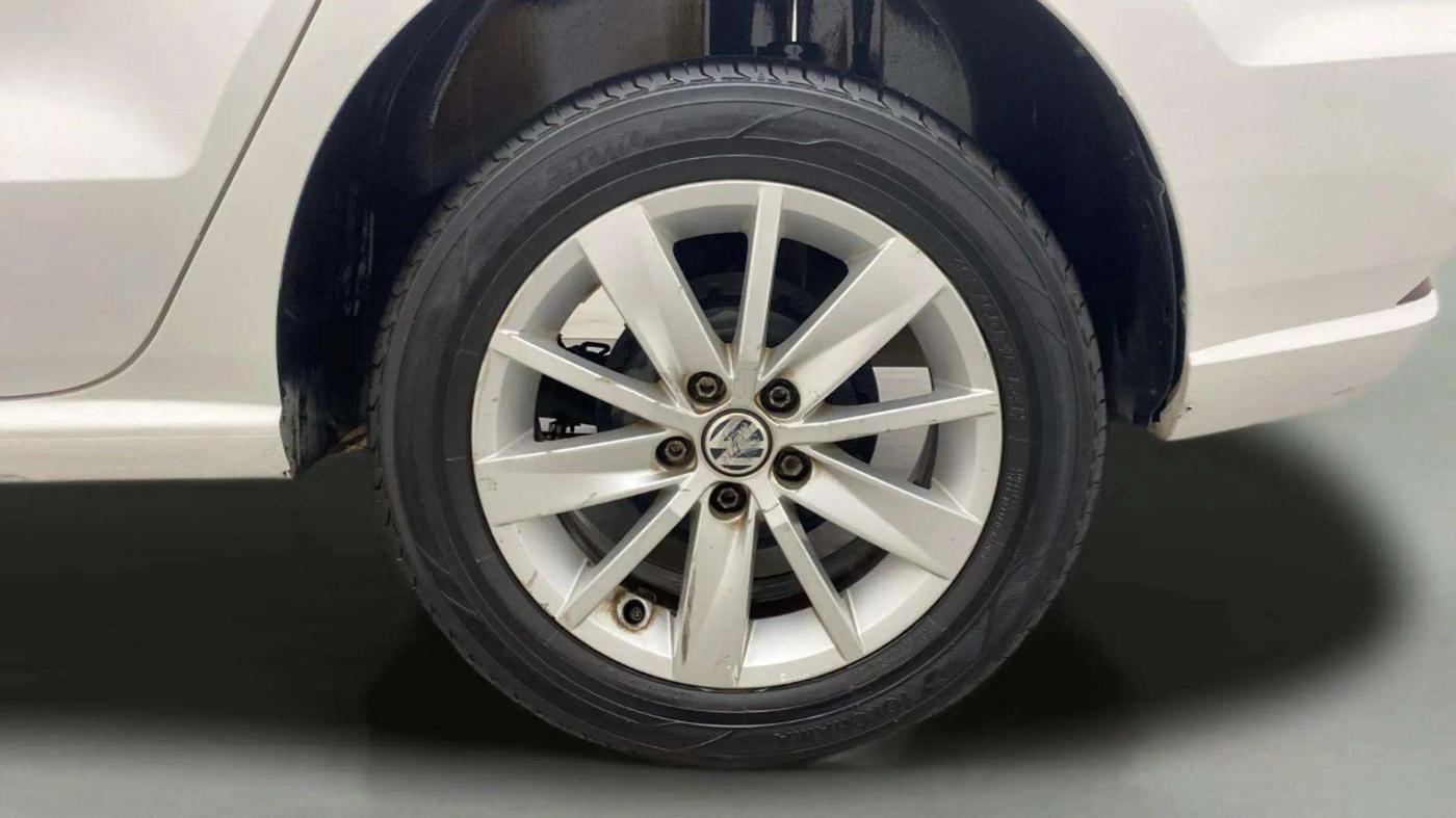 2016 Volkswagen Ameo HIGHLINE1.2L, Petrol, Manual, 59,575 km, Left Rear Wheel