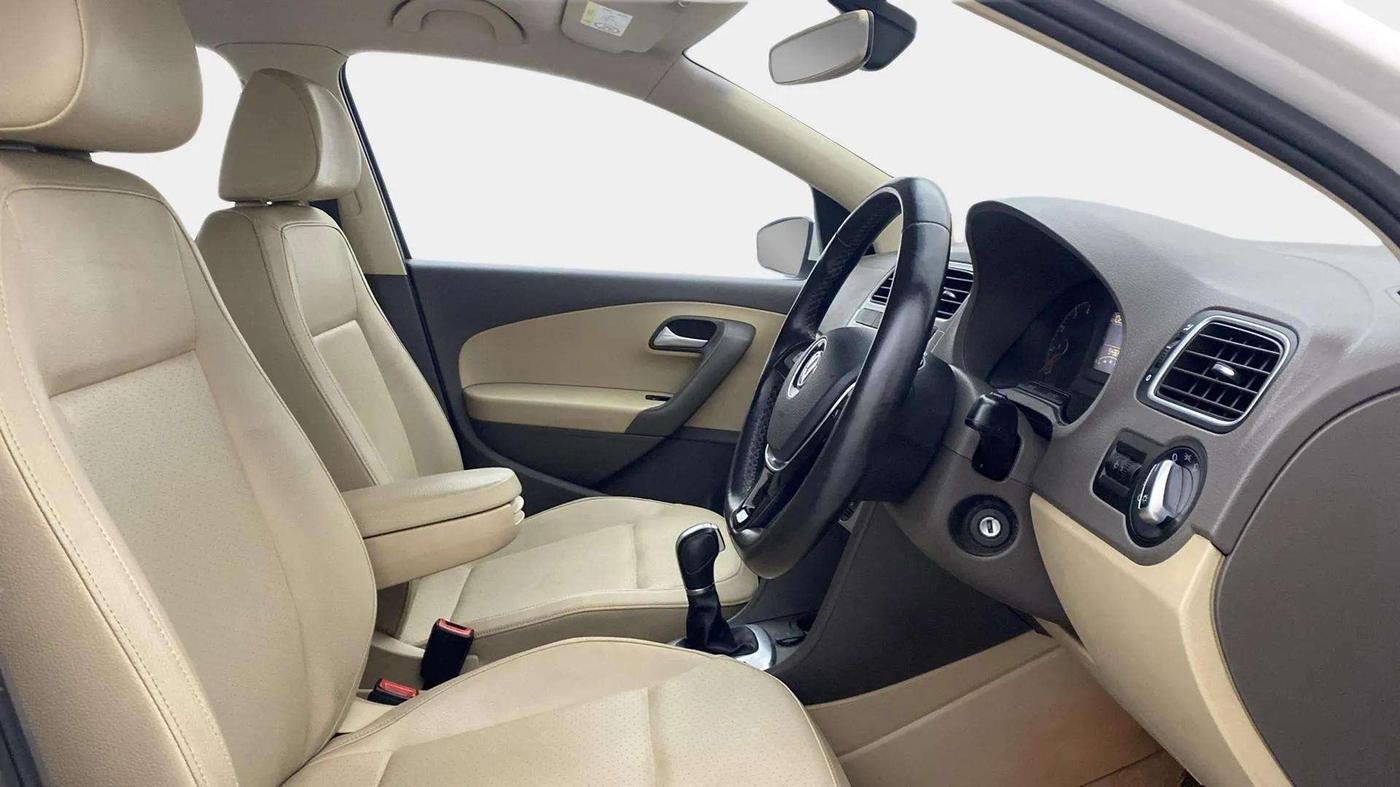 2017 Volkswagen Vento HIGHLINE PETROL AT, Petrol, Automatic, 54,354 km, Right Side Front Door Cabin