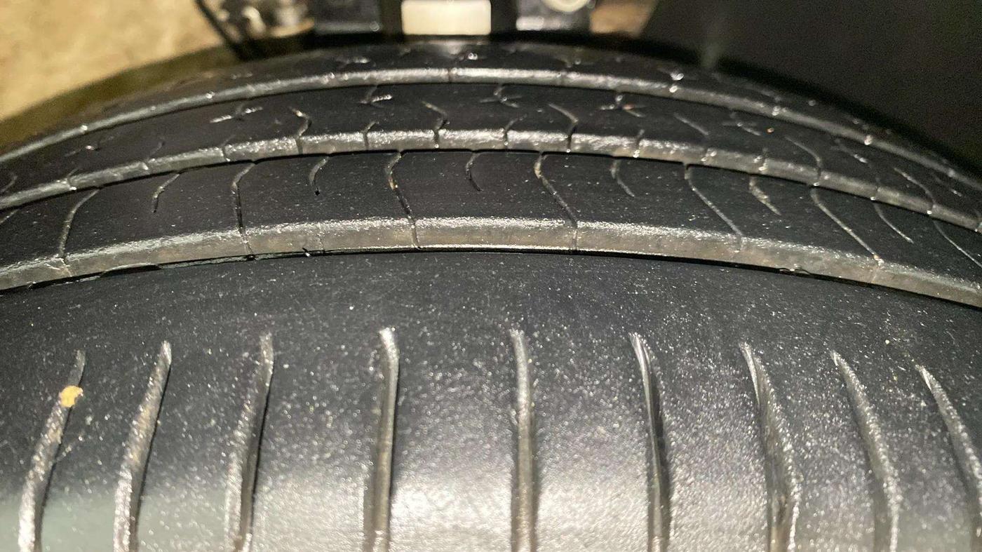 2017 Volkswagen Vento HIGHLINE PETROL AT, Petrol, Automatic, 54,354 km, Right Front Tyre Tread