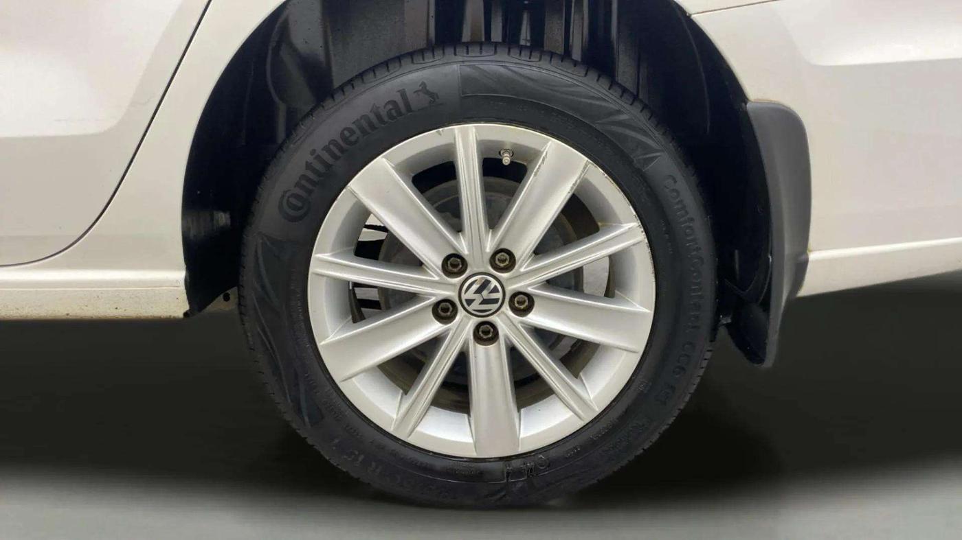 2017 Volkswagen Vento HIGHLINE PETROL AT, Petrol, Automatic, 54,354 km, Left Rear Wheel