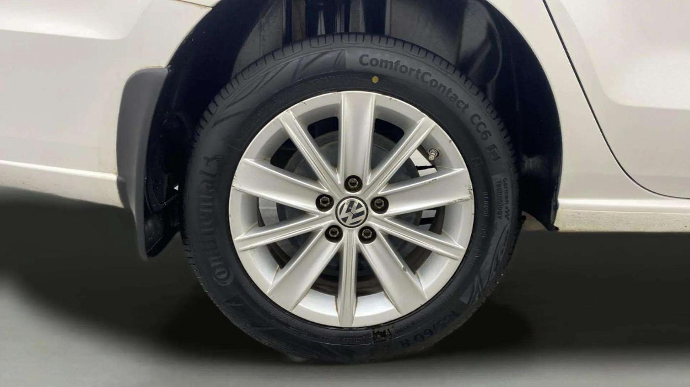 2017 Volkswagen Vento HIGHLINE PETROL AT, Petrol, Automatic, 54,354 km, Right Rear Wheel
