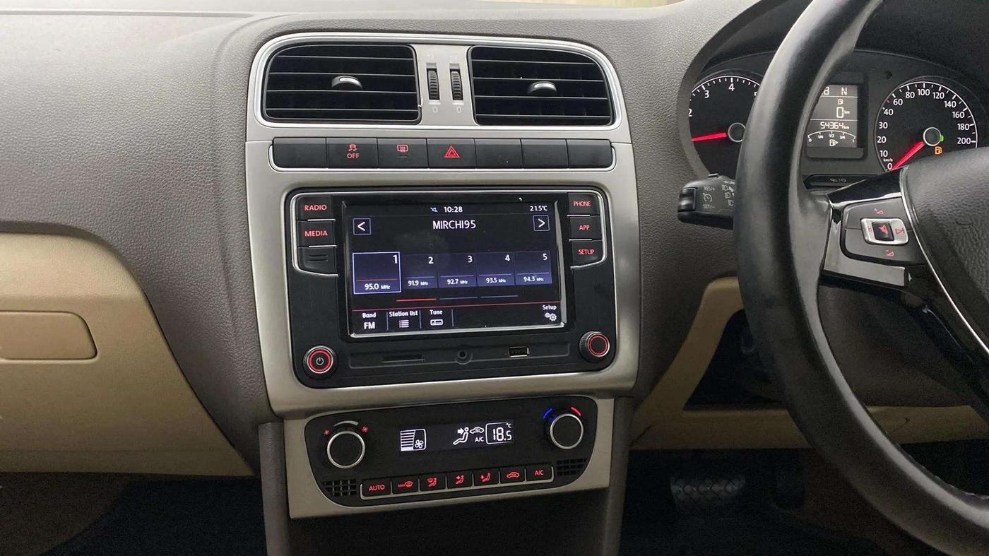 2017 Volkswagen Vento HIGHLINE PETROL AT, Petrol, Automatic, 54,354 km, Air Conditioner