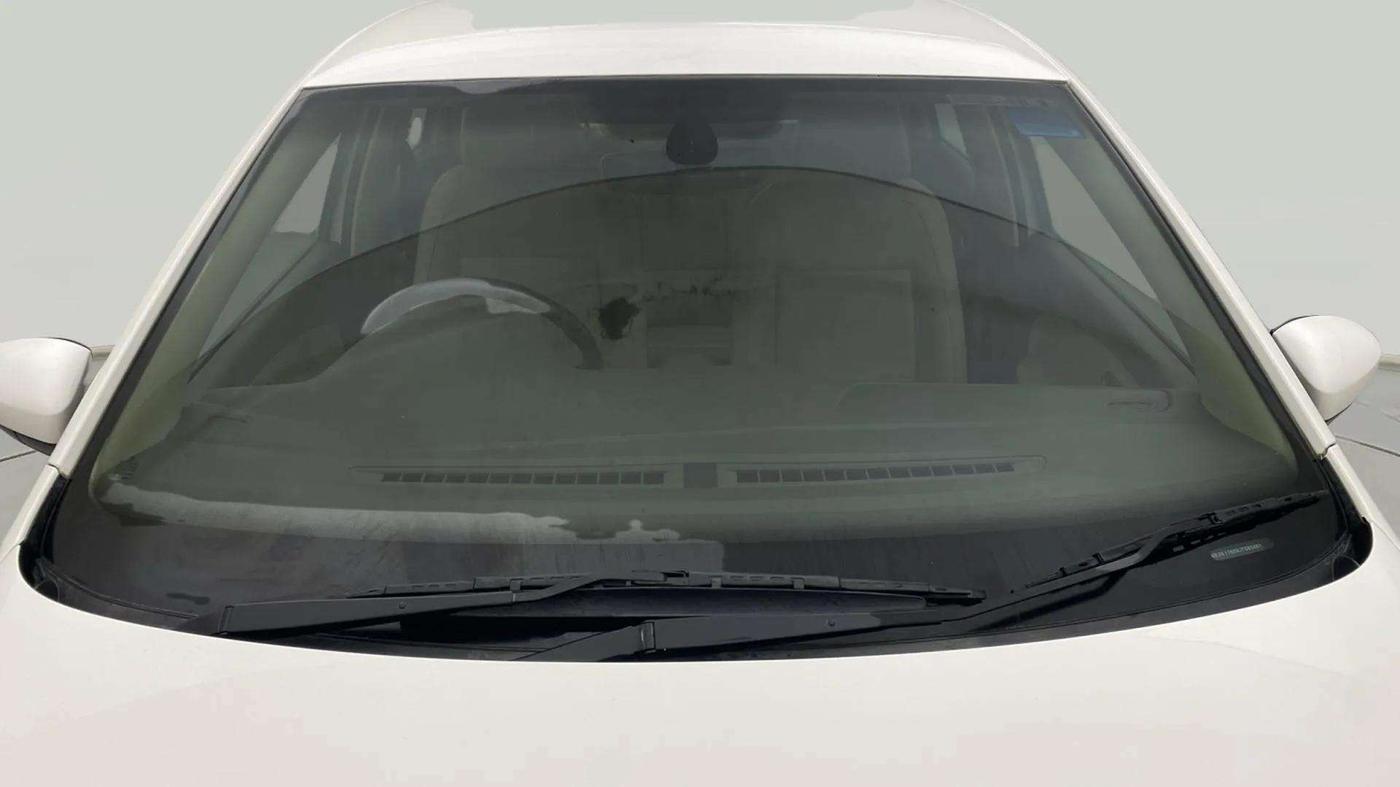 2017 Volkswagen Vento HIGHLINE PETROL AT, Petrol, Automatic, 54,354 km, Front Windshield