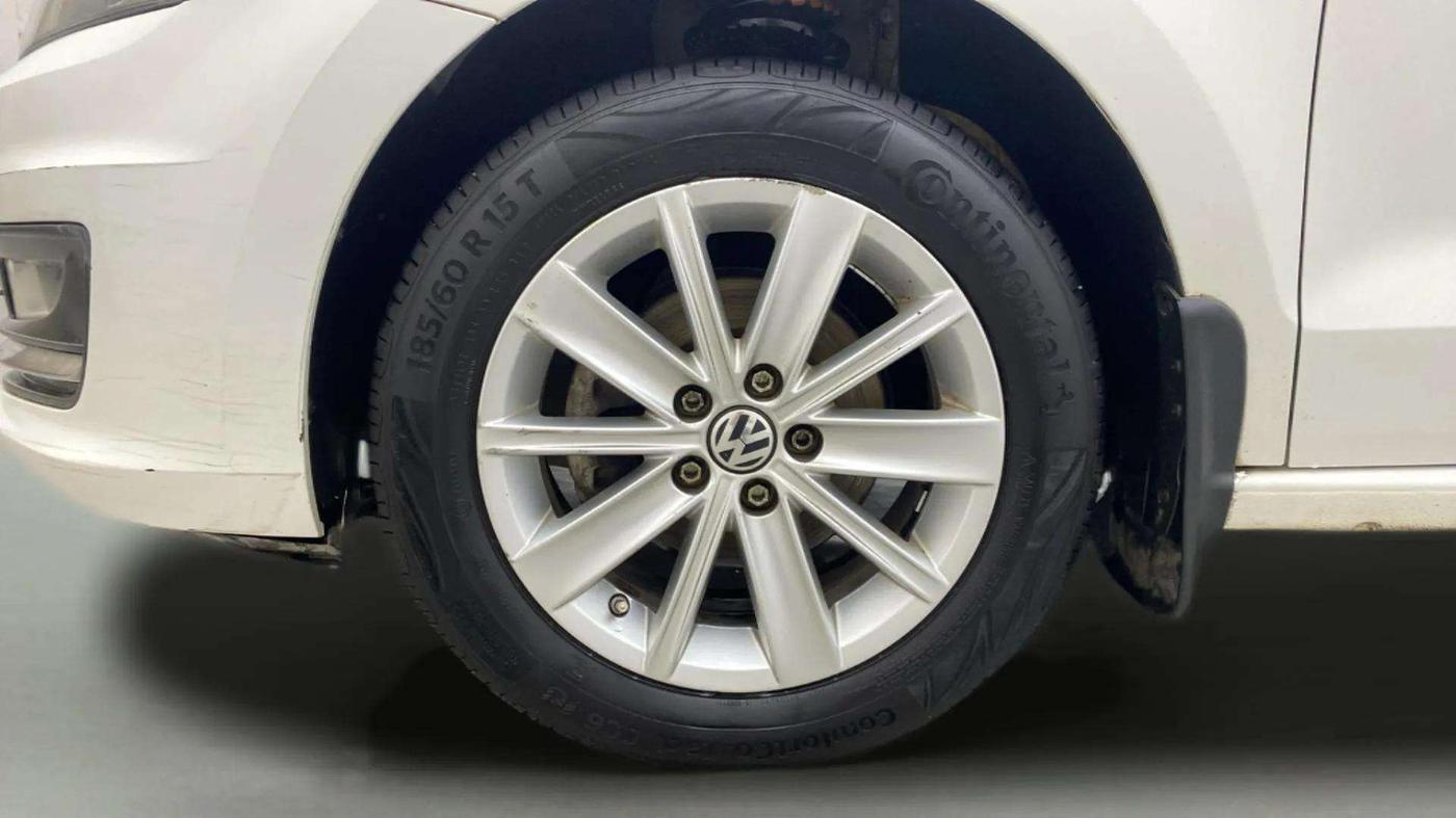 2017 Volkswagen Vento HIGHLINE PETROL AT, Petrol, Automatic, 54,354 km, Left Front Wheel