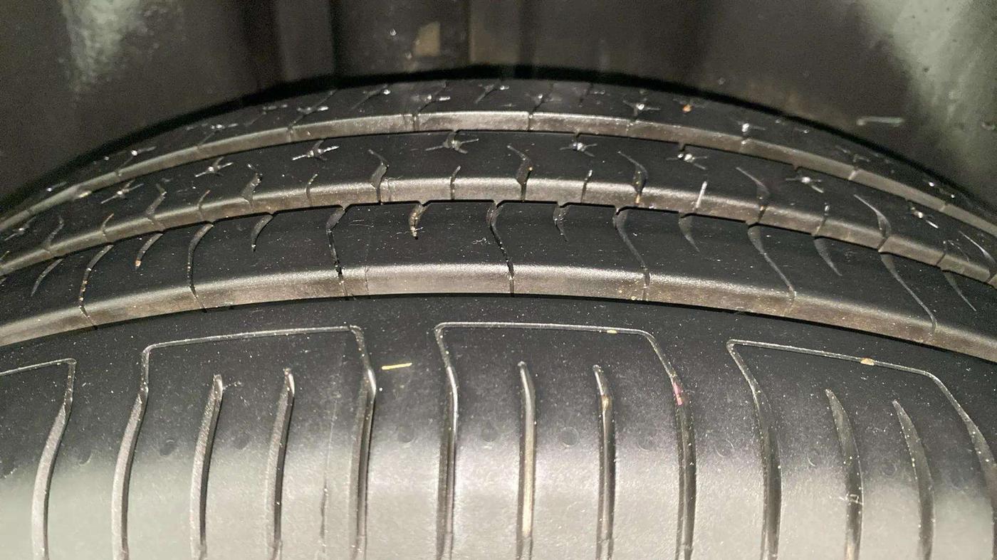 2017 Volkswagen Vento HIGHLINE PETROL AT, Petrol, Automatic, 54,354 km, Right Rear Tyre Tread