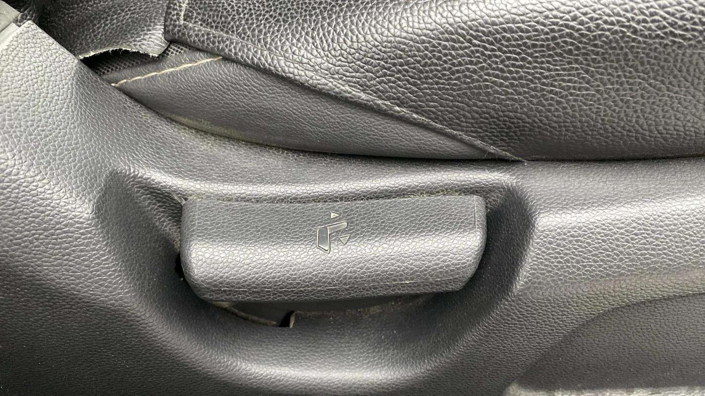 2019 Hyundai Elite i20 ERA 1.2, Petrol, Manual, 43,828 km, Driver Side Adjustment Panel