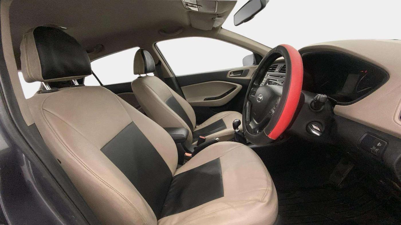 2015 Hyundai Elite i20 SPORTZ 1.2, Petrol, Manual, 92,824 km, Right Side Front Door Cabin