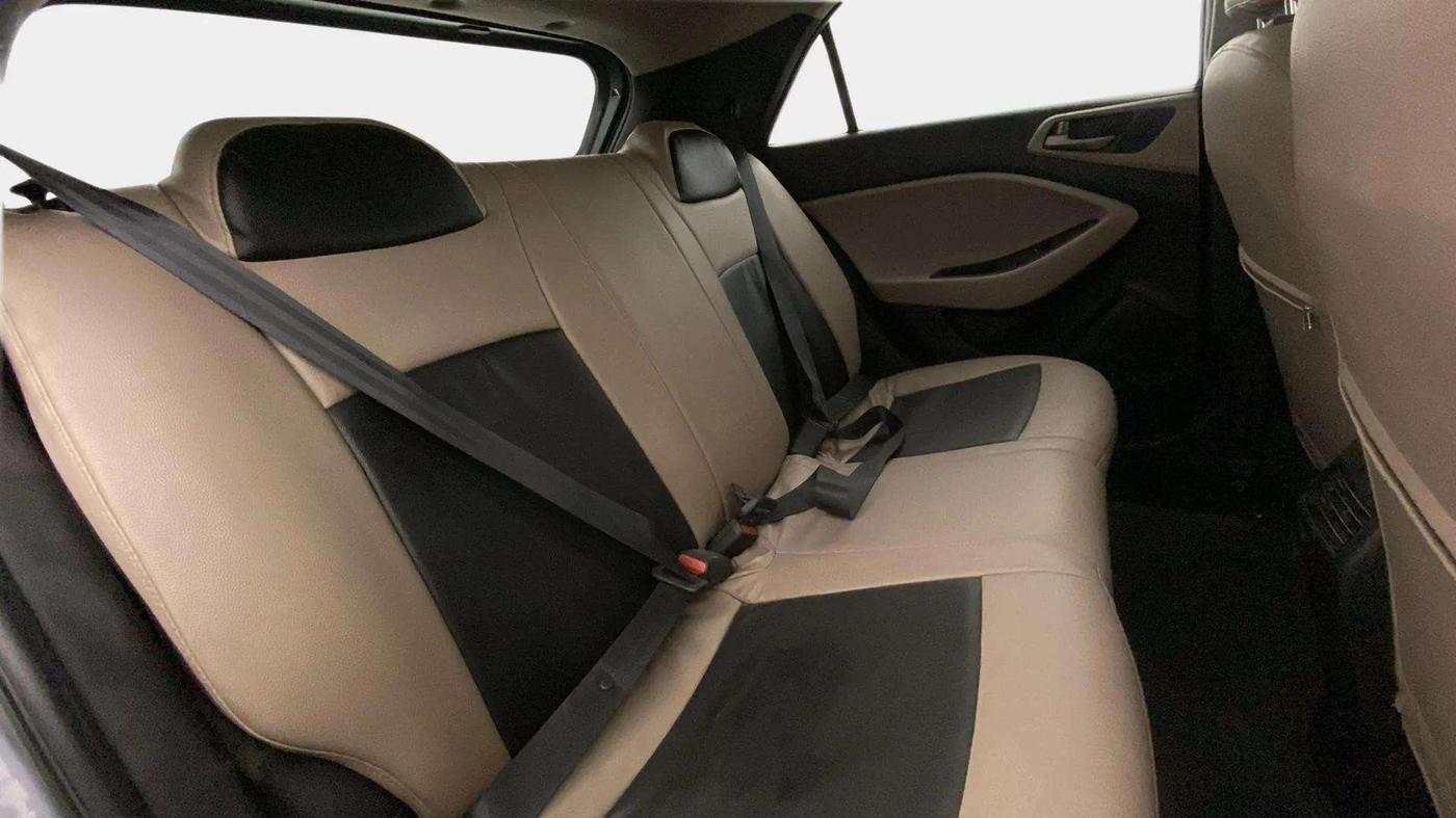 2015 Hyundai Elite i20 SPORTZ 1.2, Petrol, Manual, 92,824 km, Right Side Rear Door Cabin