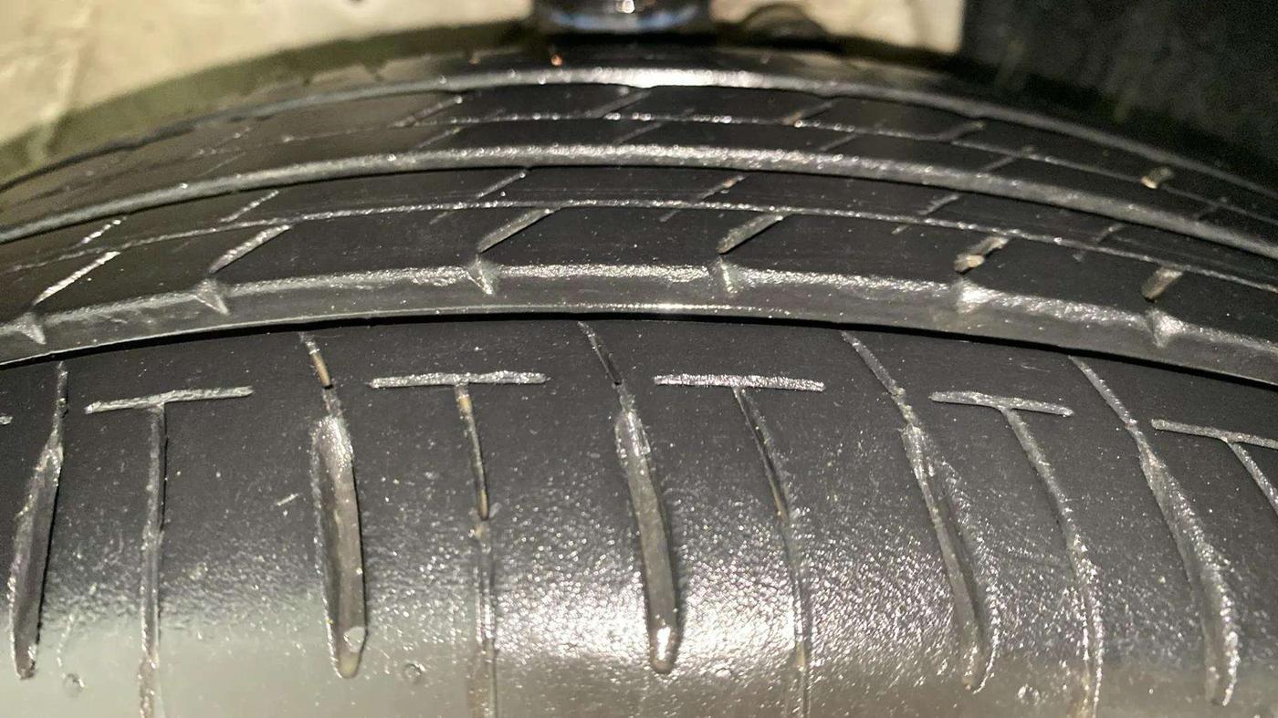 2019 Maruti IGNIS ZETA 1.2 AMT, Petrol, Automatic, 13,009 km, Right Front Tyre Tread