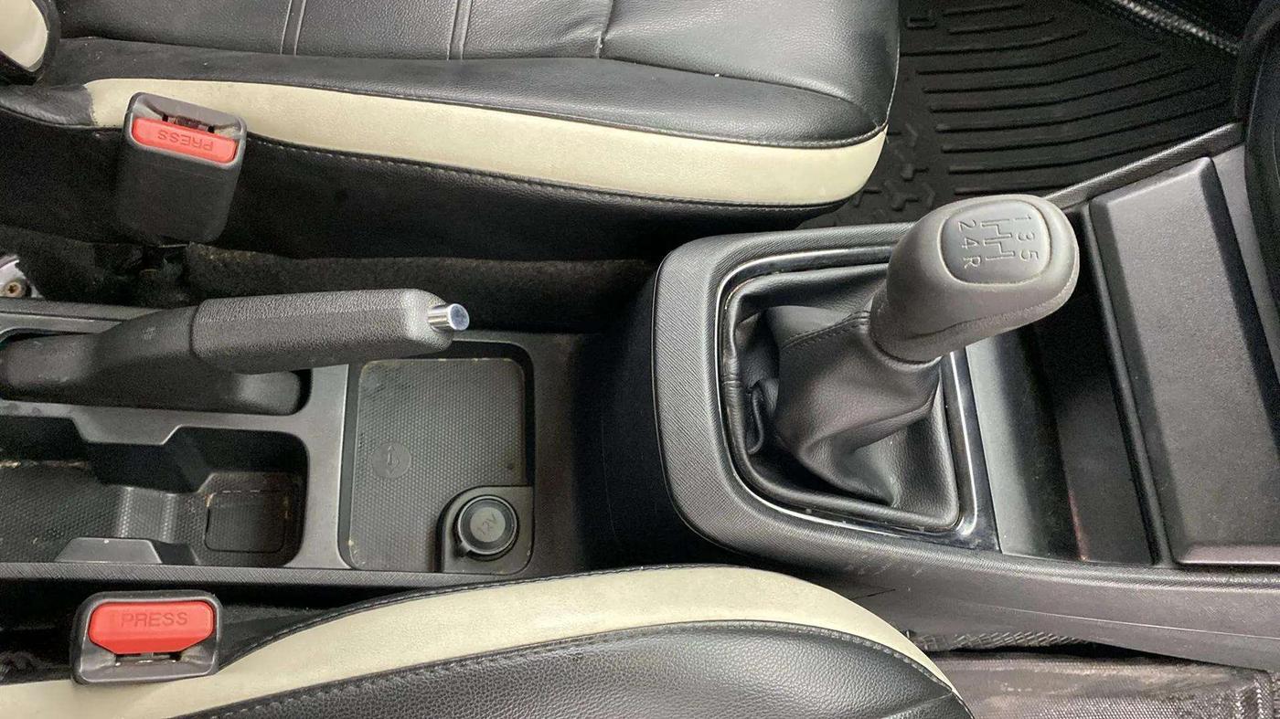 2023 Tata PUNCH PURE MT, Petrol, Manual, 22,790 km, Gear Lever
