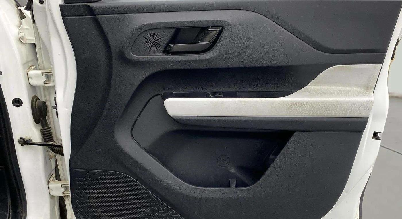2023 Tata PUNCH PURE MT, Petrol, Manual, 22,790 km, Driver Side Door Panels Control